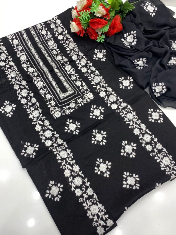 Handmade Pakka Tanka Embroidery